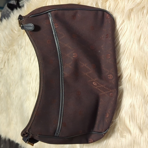 Etienne Aigner shoulder purse - Picture 2 of 7